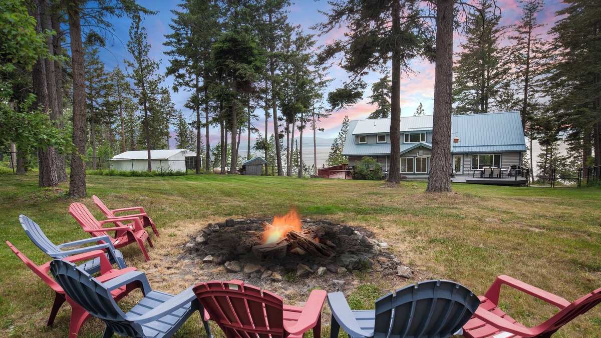Polson Cabin | 6-bed, 5-bath cabin with majestic view of Flathead Lake with AC - sleeps 20