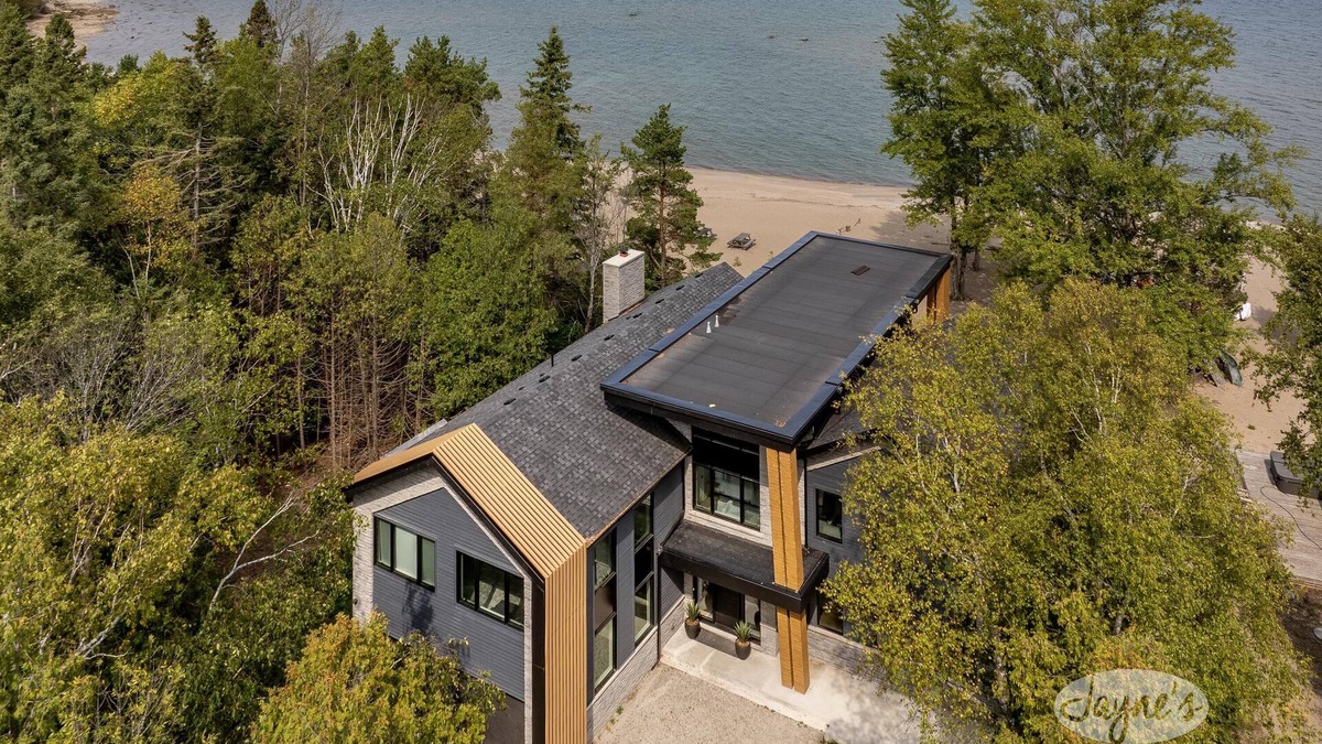 The Blue Mountains House | 6 bed 8 bath New Build on Georgian Bay!
