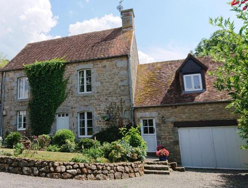 Saint-Sauveur-de-Carrouges House | 6-Bed Farmhouse Sleeps 13 Pool & Pet Friendly