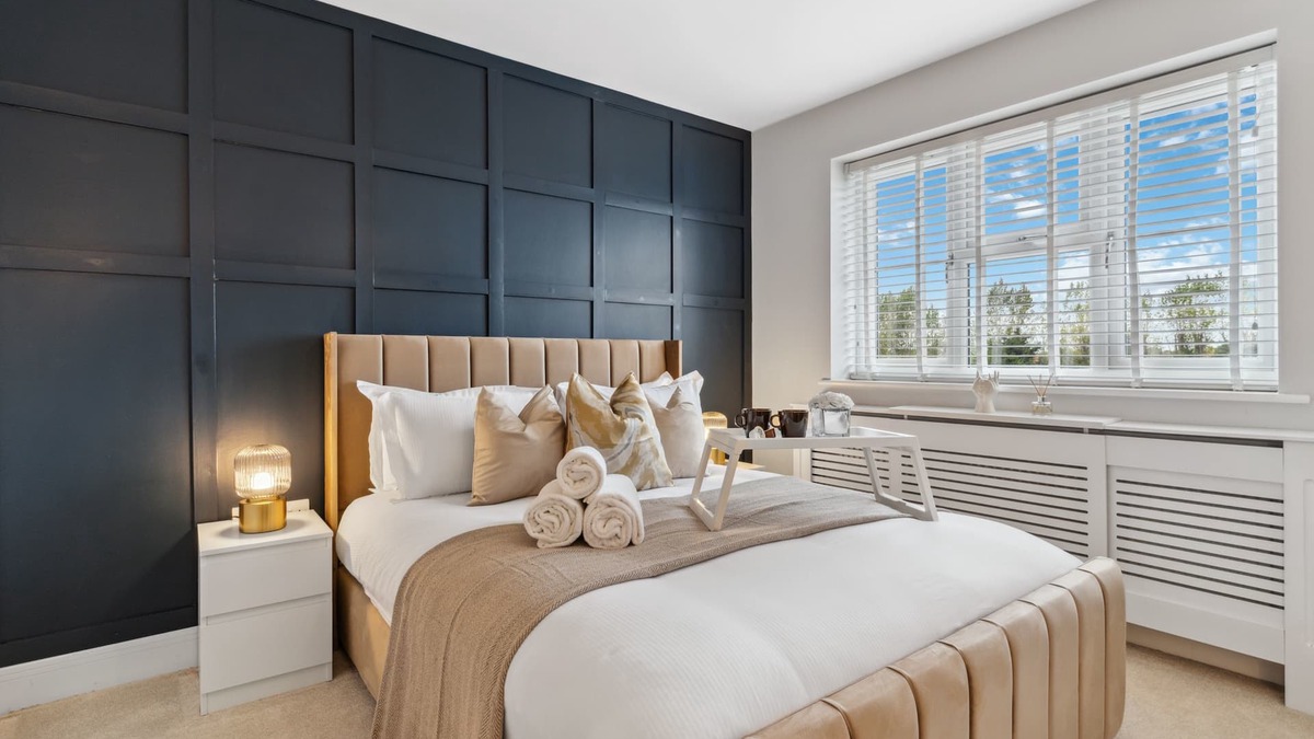 Grays Apartment | 6-Bed House With Sauna, Jacuzzi & Private Driveway