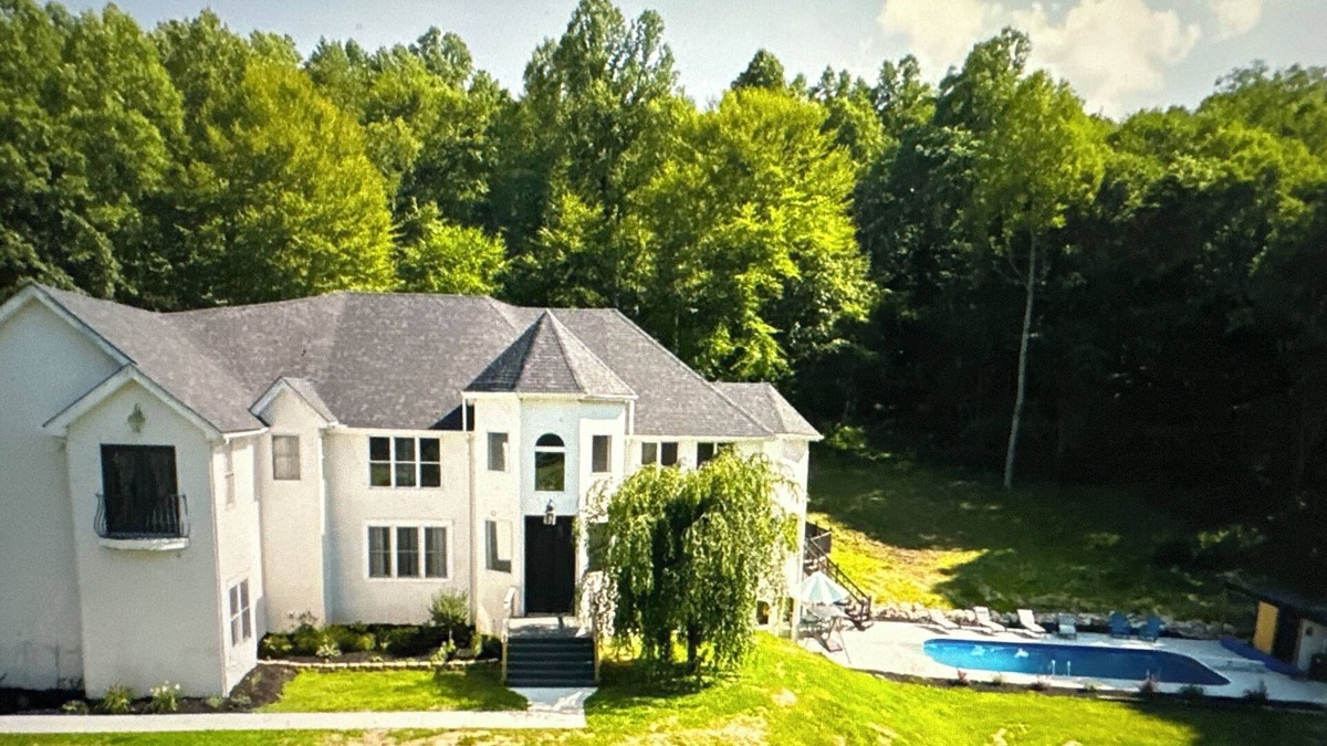 Jackson Villa | 6 bed Mansion-jacuzzi,pool,bbq-pit,gym,pond,4500 sqft,hottub,deck,garage,kitchen