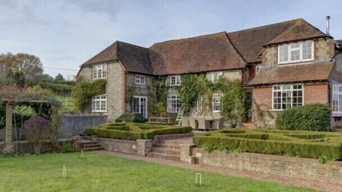 Upper Beeding House | 6 bed rural property with pool & tennis court