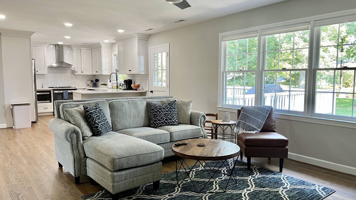 Winston - Salem House | 6 Bedroom, 3 Bath Remodeled House in Quiet Neighborhood. 10 min to WF University