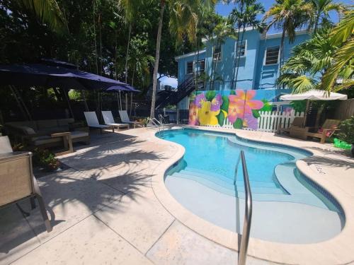 Downtown House | 6 Bedroom 6 Bath Guesthouse on Duval Street