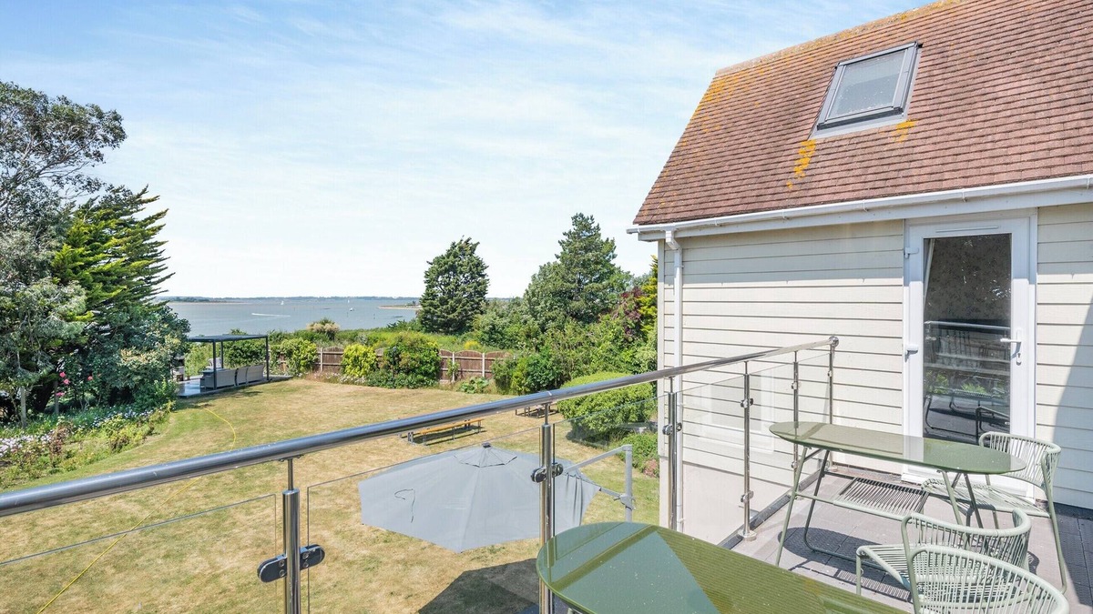 Brightlingsea Cottage | 6 bedroom accommodation in St Osyth, near Clacton-on-Sea