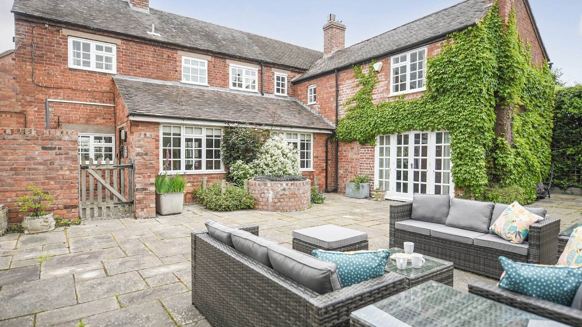 Eaton Mascott Cottage | 6 bedroom accommodation in Dorrington, near Church Stretton