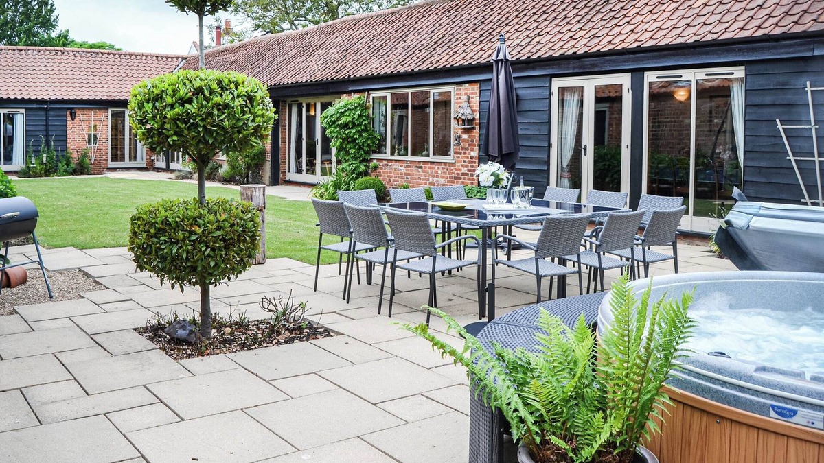 Irstead Cottage | 6 bedroom accommodation in South Walsham
