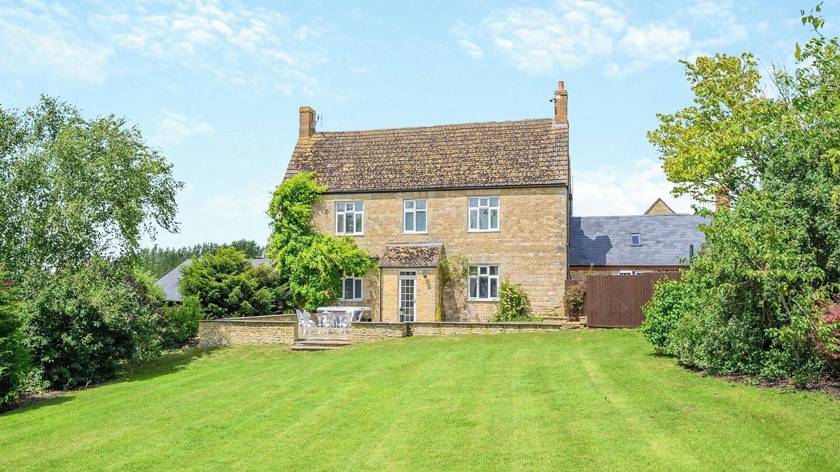 Kidlington Cottage | 6 bedroom accommodation in Bletchingdon