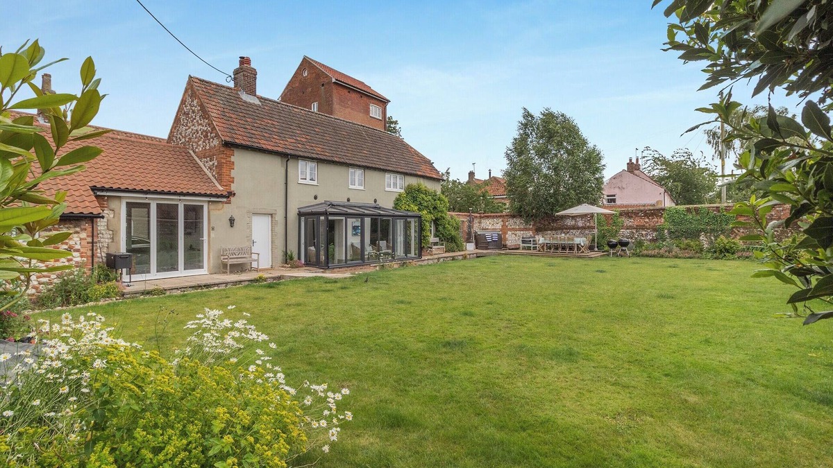South Creake Cottage | 6 bedroom accommodation in South Creake