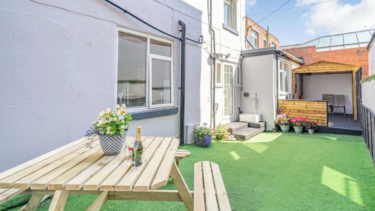 Blackpool Town Center Cottage | 6 bedroom accommodation in Blackpool