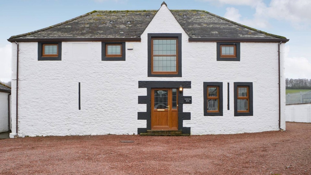 Lockerbie Cottage | 6 bedroom accommodation in Hangingshaw, near Lockerbie