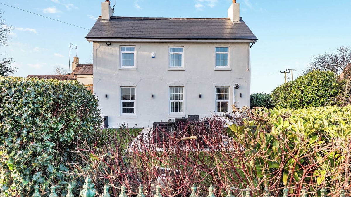 Kidderminster Cottage | 6 bedroom accommodation in Shenstone