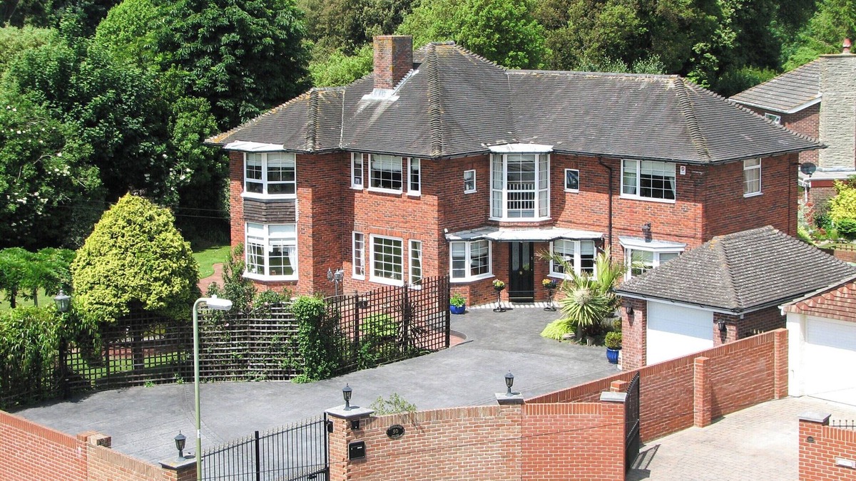 Alverstoke Cottage | 6 bedroom accommodation in Gosport
