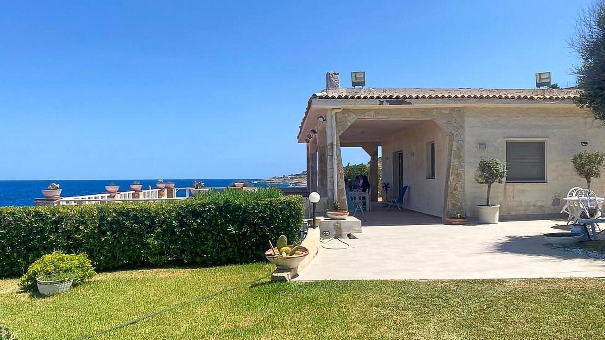 Brucoli House | 6 bedroom awesome home in Brucoli