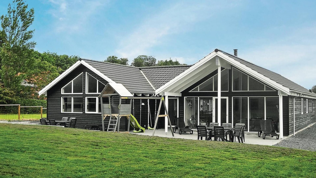 Lohals House | 6 bedroom beautiful home in Tranekær