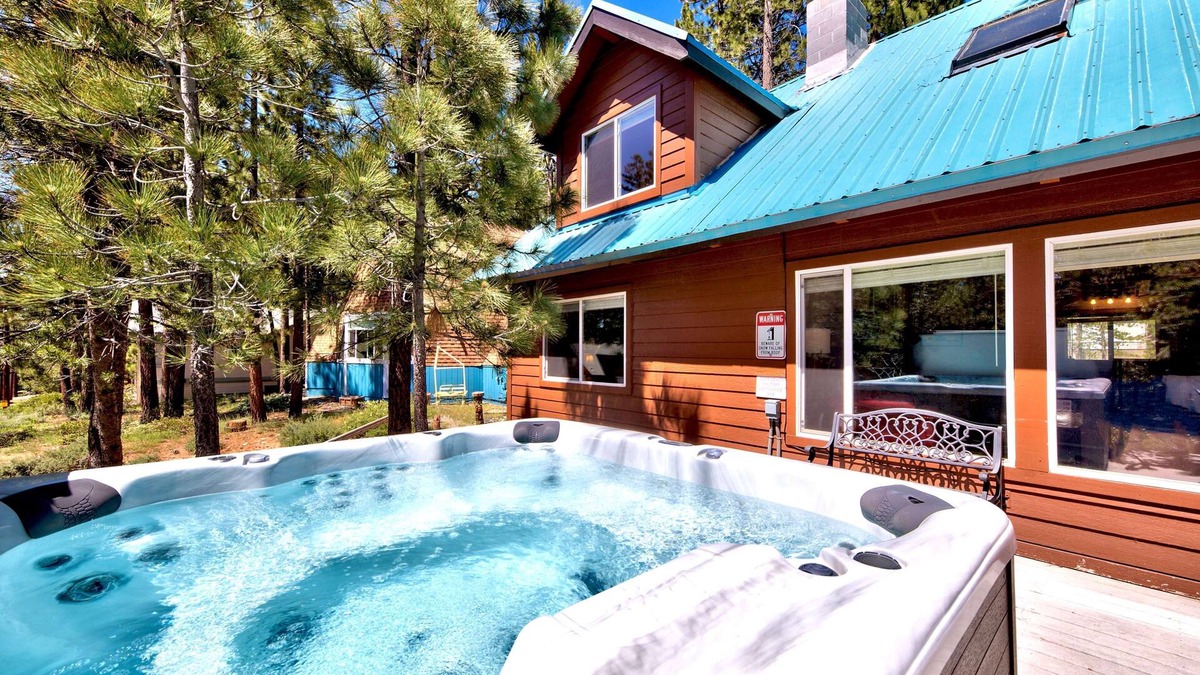 Montgomery Estates Cabin | 6 Bedroom, Game Room, Hot Tub, Near Lake and Trails, EV Charger, 12 guests+Extra Kids