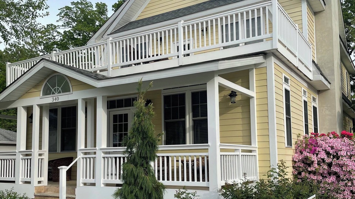 Country Club Estates House | 6 Bedroom House - 5 blocks to beach