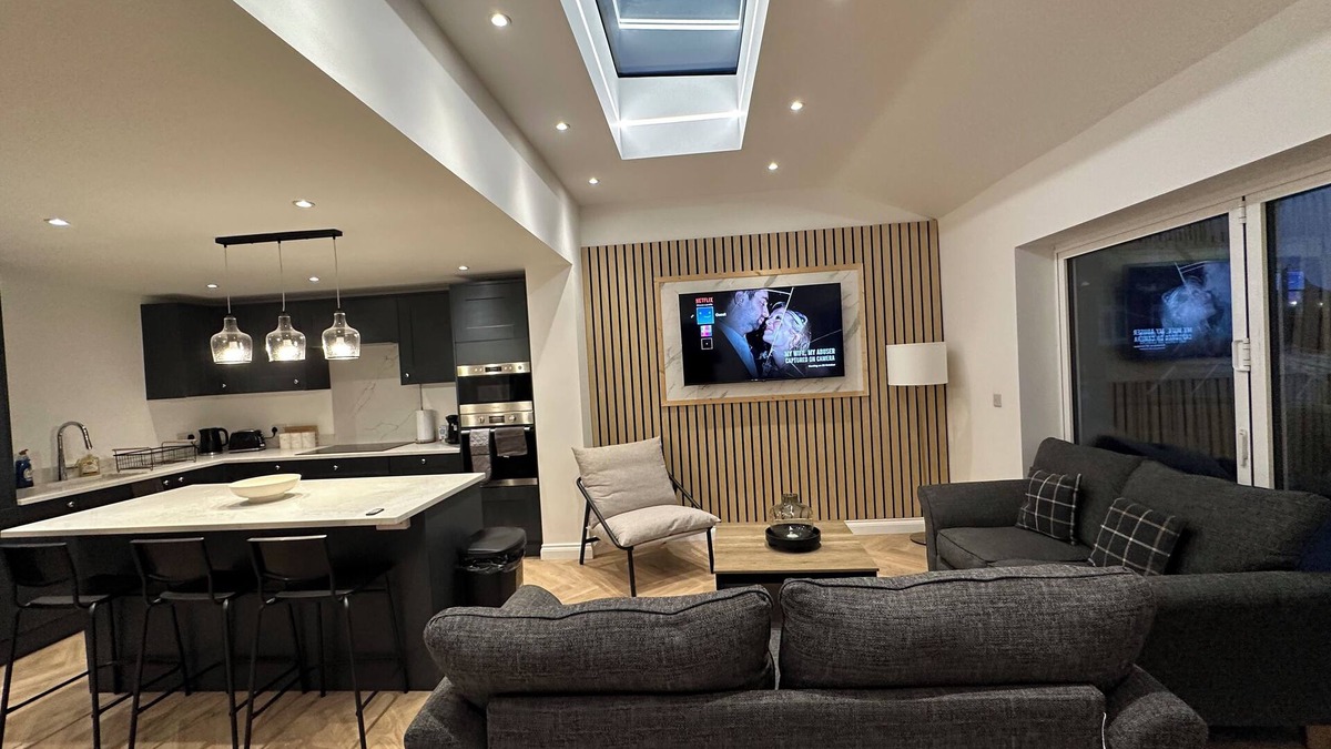 Farnborough and Crofton House | 6 bedroom house in Orpington