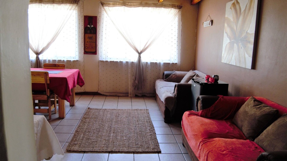 Walvis Bay House | 6 Bedroom House Walvis Bay, 15min walk to Lagoon, close to Town & Restaurants