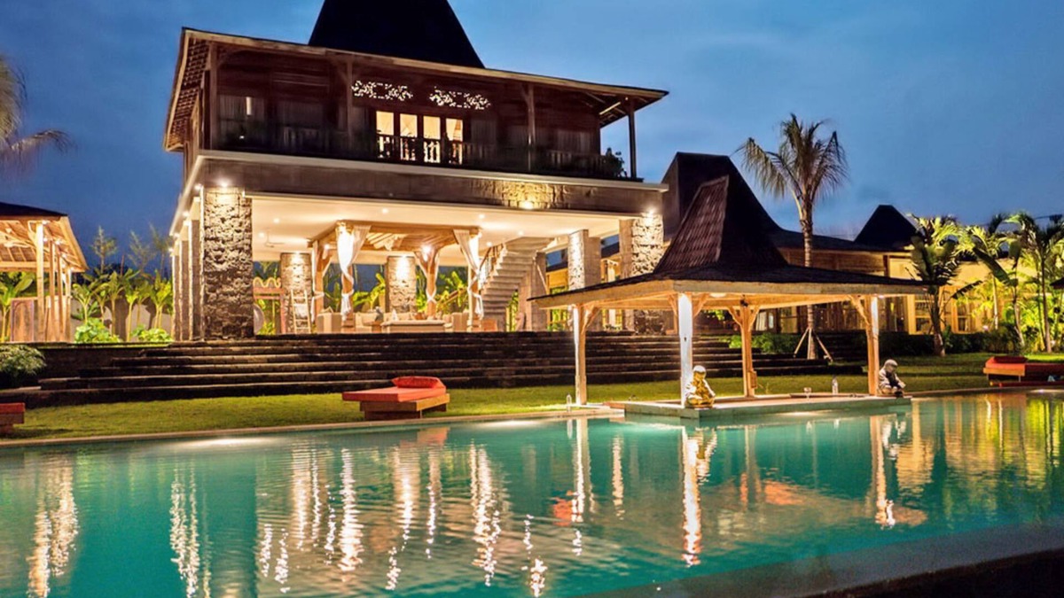 East Selemadeg Villa | 6 Bedroom Luxury Villas, 28-metre-long private swimming pool