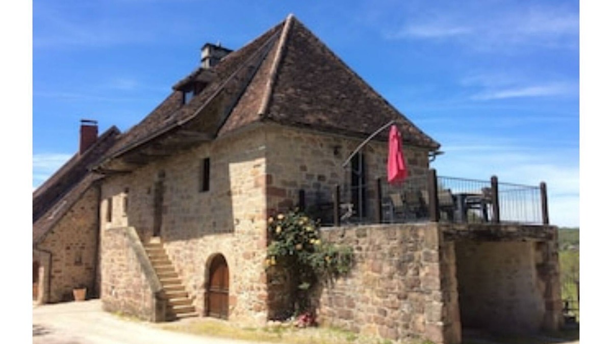 Curemonte House | 6 bedroom manor house in large property with pool and garden, games room