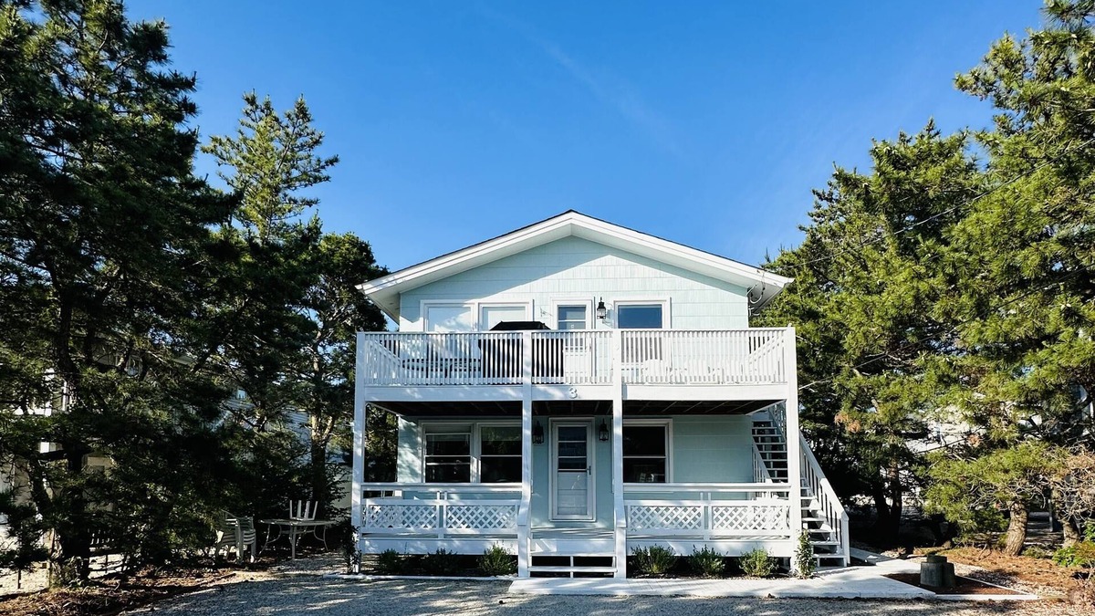 Barnegat Light House | 6-bedroom ocean-block renovated duplex in wonderful Barnegat Light with AC, WiFi