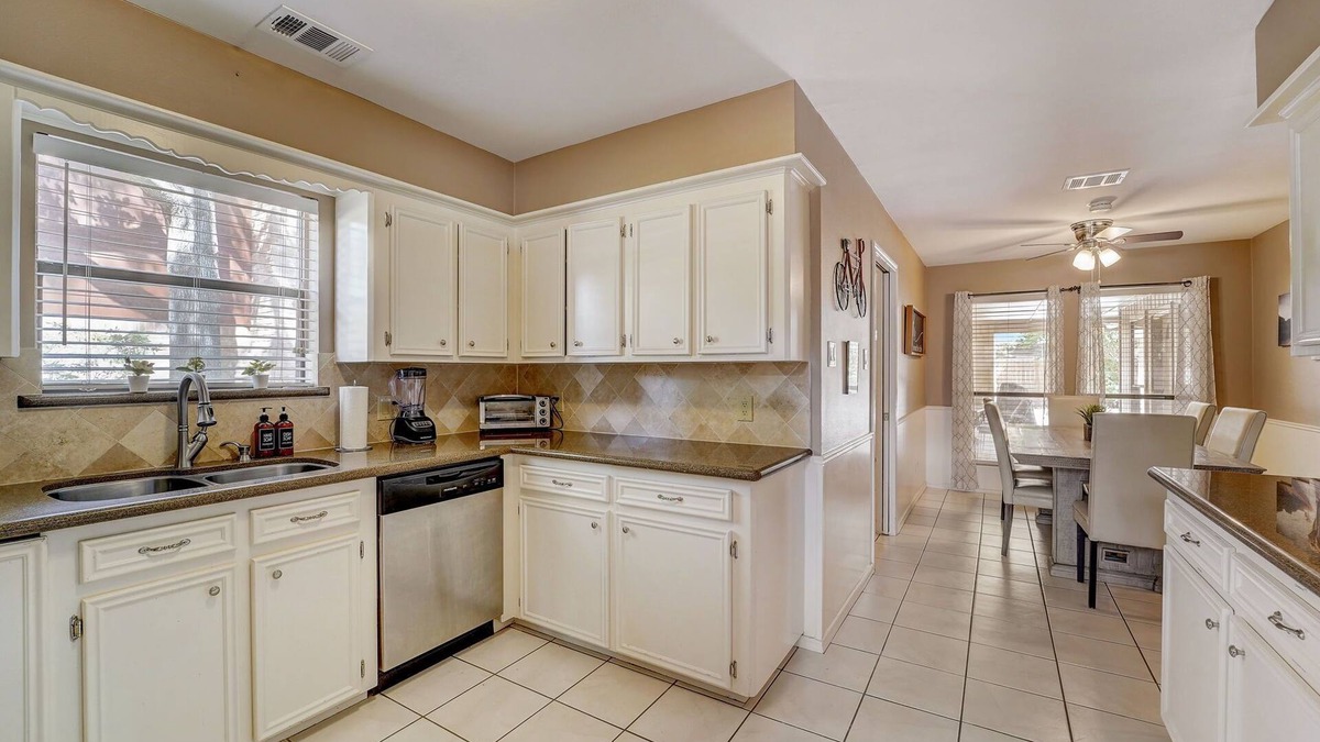 Pinehurst Of Atascocita House | 6-Bedroom Sanctuary w Pool: 30 Mins Downtown PG
