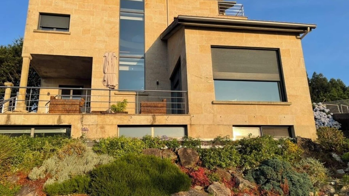 Cangas House | 6-bedroom villa in enjoyable O Hio with WiFi