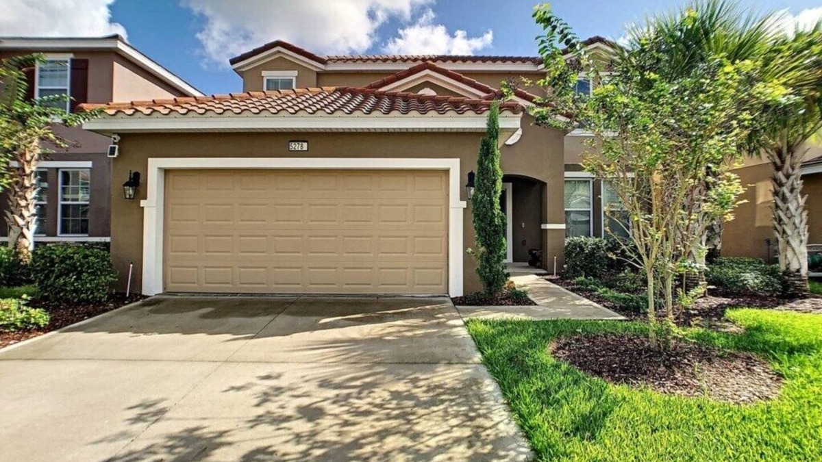 Loughman House | 6 Bedrooms/5.5 Bathrooms/Solterra (5278WW)