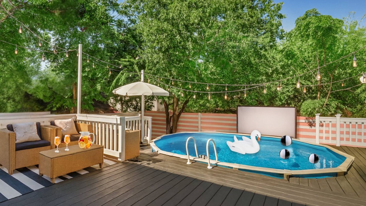 Government Hill House | 6 Bedrooms l 1 mi to Alamo + Riverwalk l Private Pool l Family + Pet Friendly
