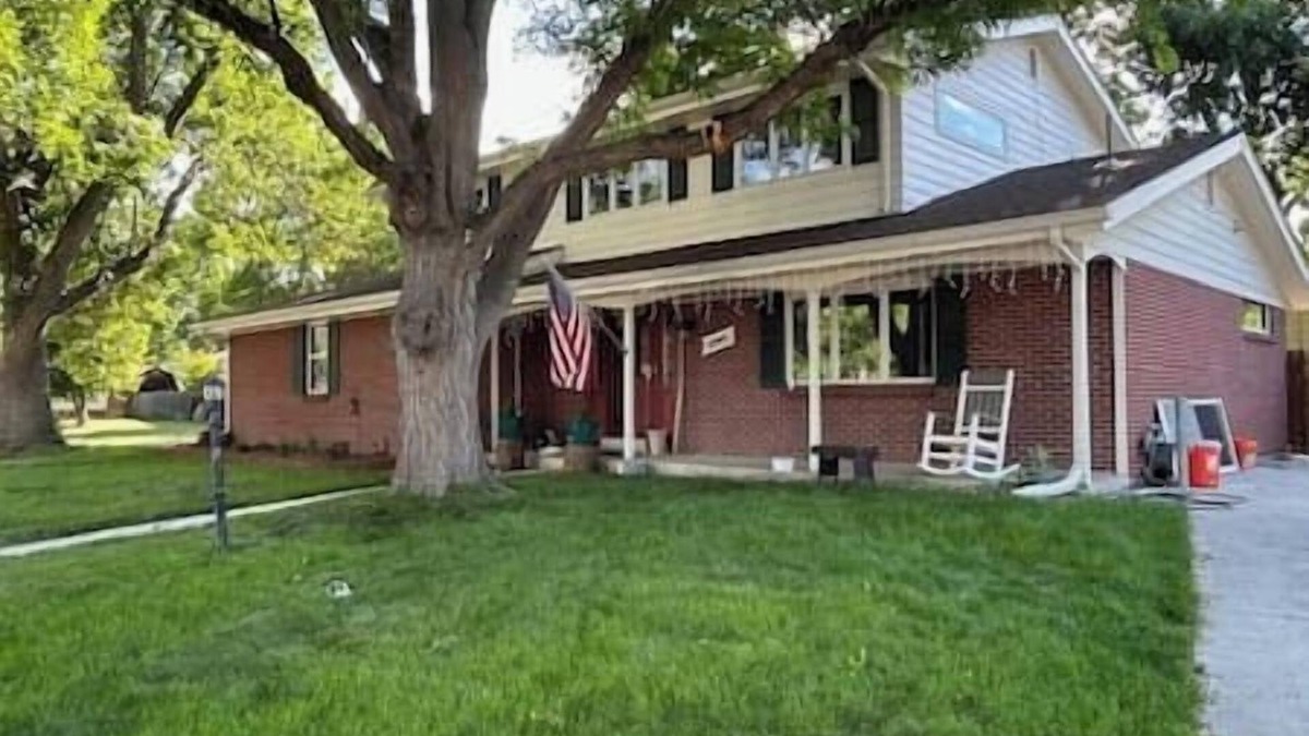 Northwest Arvada House | 6 bedrooms + office + fireplace + firepit + outdoor dining