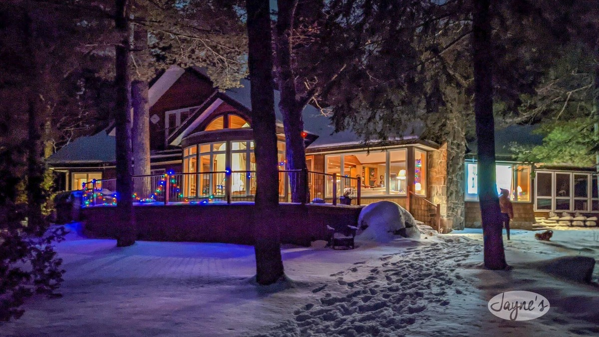 Gravenhurst Cottage | 6 beds, 6 baths on a Point on Lake Muskoka! Hot tub, 2-slip boathouse!