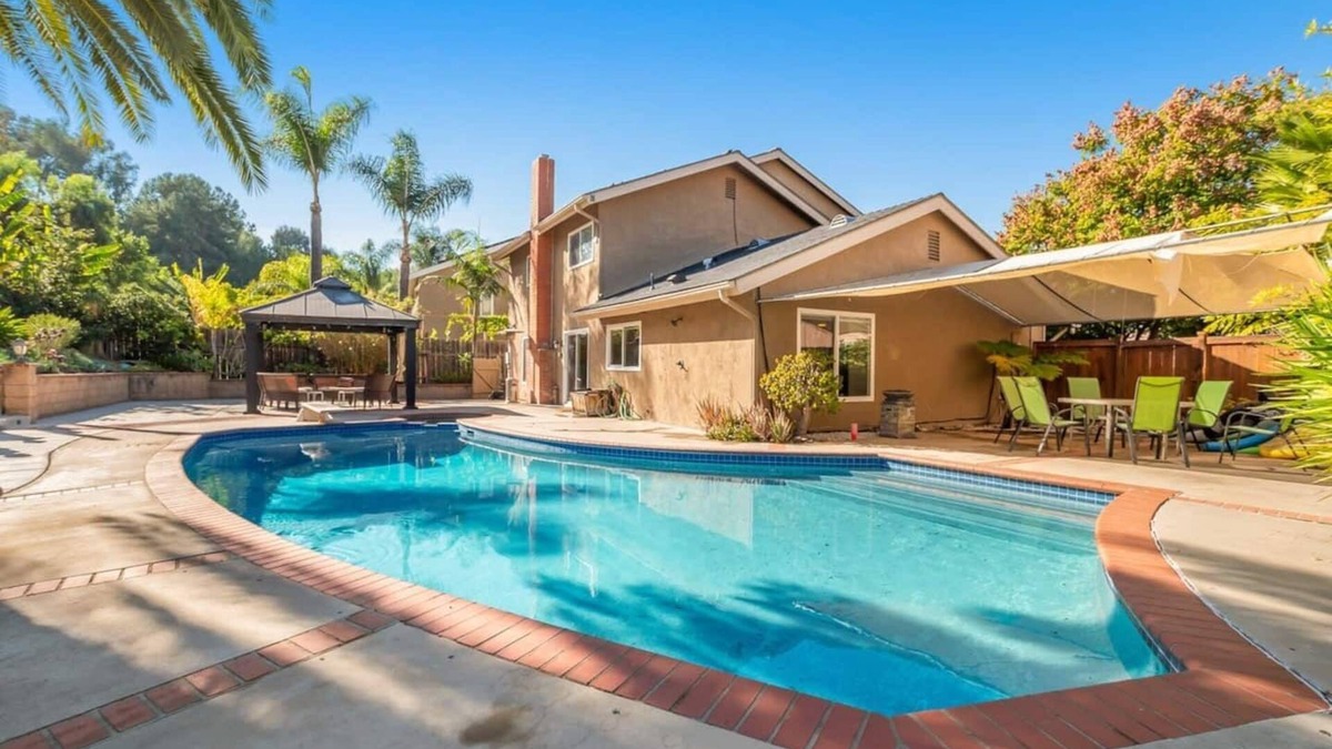 Allied Gardens Villa | ☀6 beds Fully Remodeled Villa ♨Heated Pool/Jacuzzi☀