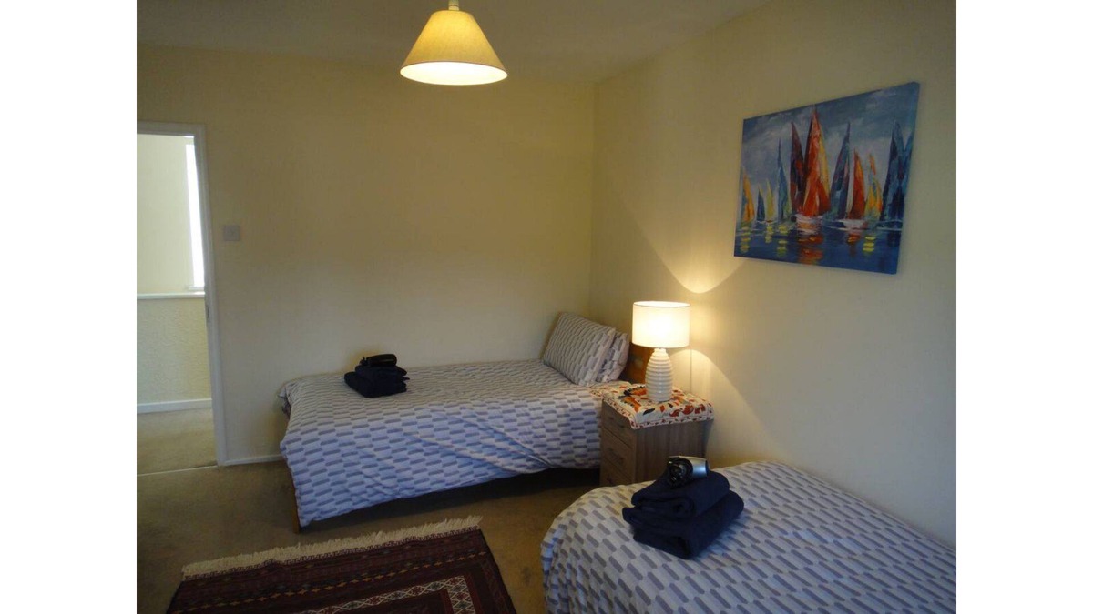 Corby House | 6 Berth-s/catering-house-2 bath-2WC-parking