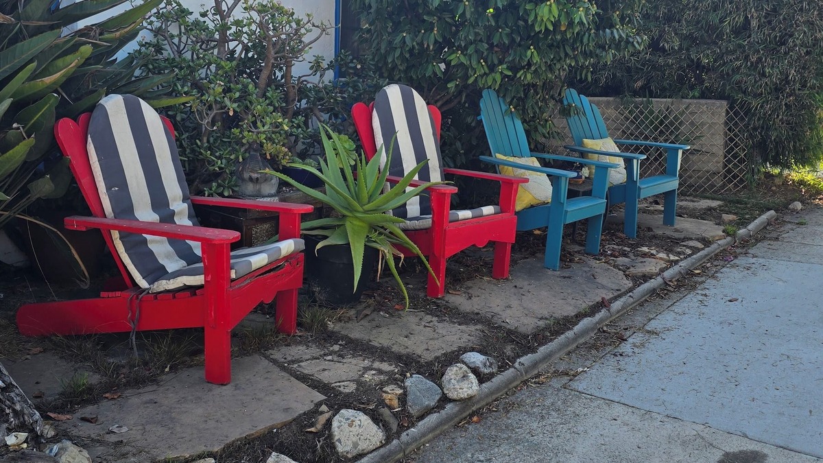 Downtown Apartment | 6 blocks to Santa Monica beach, great neighborhood