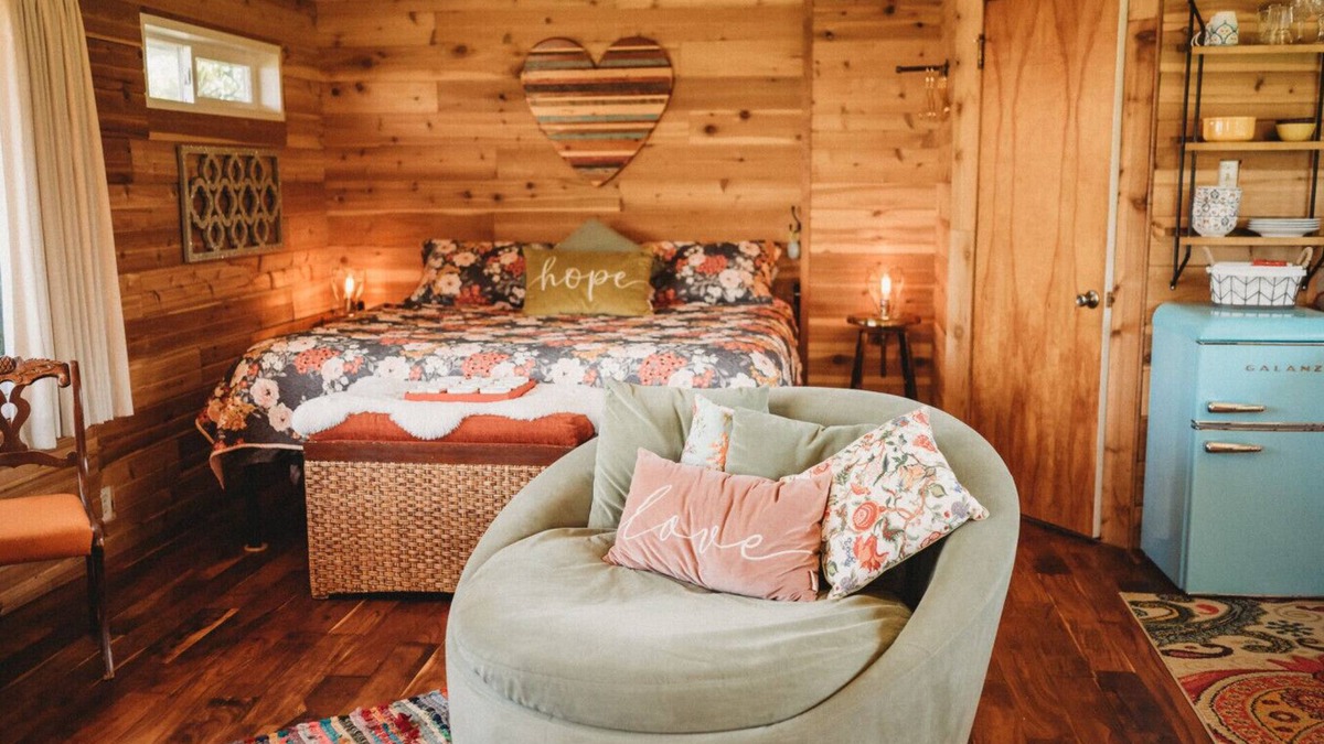 Sequim Cabin | # 6 Boho Romantic Suite Hot Tub Private Beach-Kitchenette