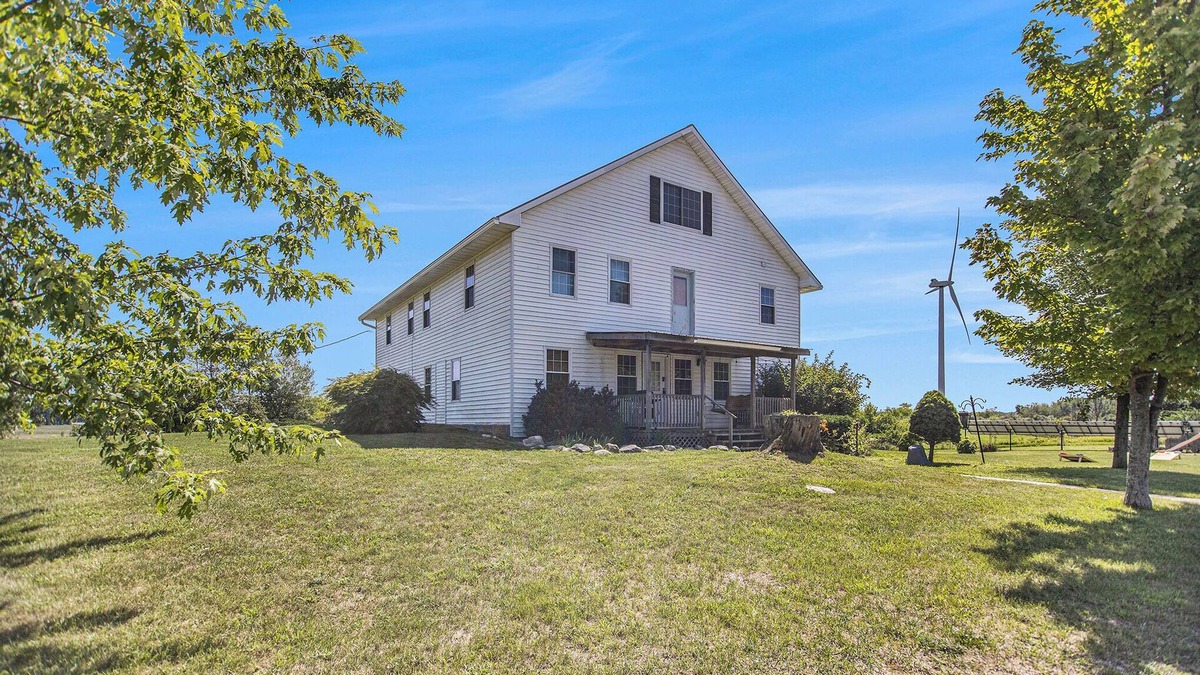 Ludington Other | 6 BR, 3.5 BA Farmhouse located amidst rolling hills of Orchards. Sleeps 16!