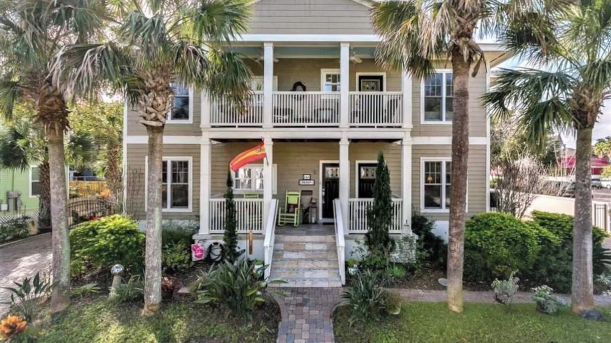 Downtown Historic District House | 6 BR/4BA (2 X 3/2 Apartments) in Historic St. Aug.