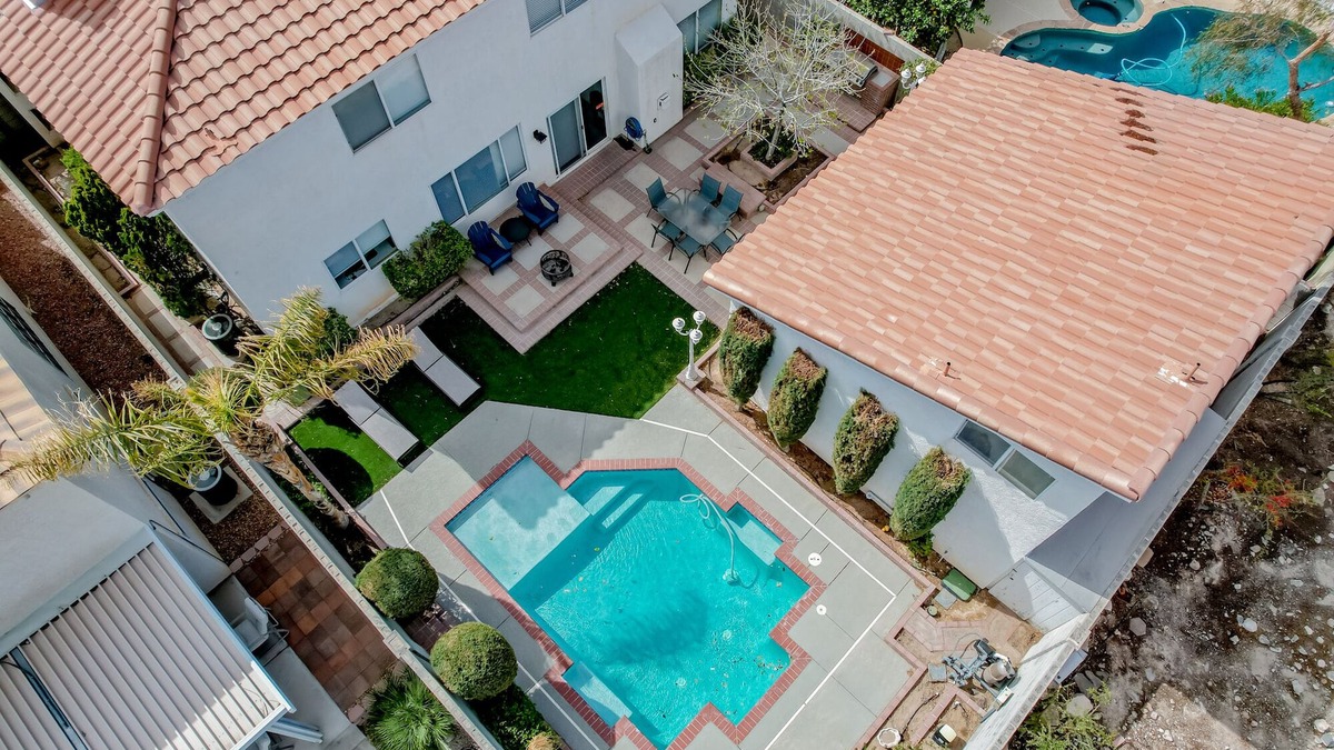 Silverado Ranch House | 6 BR 4bath w/ENTIRE Guest House, Pool & Movie Room- 14 Min from The Strip!