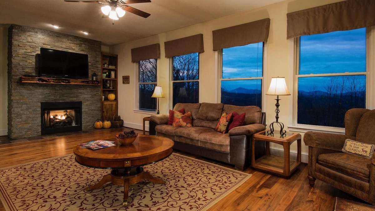 Boone House | 6 BR Enormous, 4700 Square Foot Vacation Home with Majestic Mountain Views!