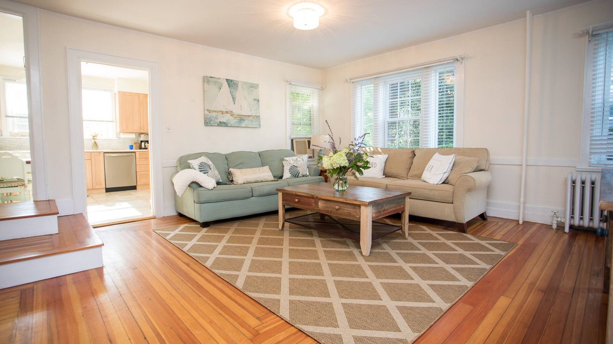 Top of the Hill House | 6 BR Monthly Rental in Newport, Great Location!Walk to Cliff Walk, Beach, Thames