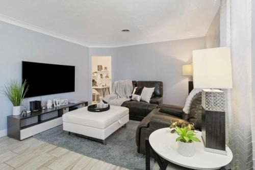 South Bradenton Villa | 6 BR Pool Family Getaway near Coquina Beach