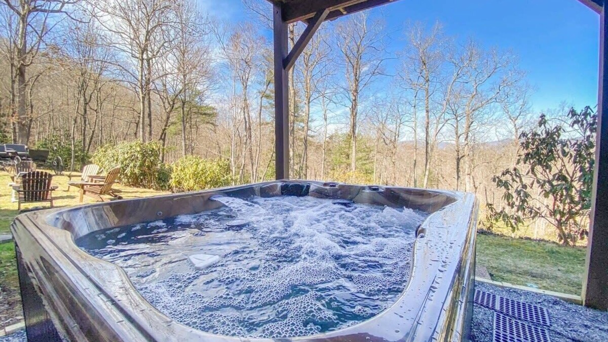 Fairview House | 6 Br Sleeps 16 - Game Room - Hot Tub - Firepit