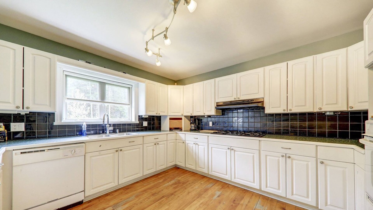 Bexley Cottage | 6 br stunning cottage in woods Own Waterfront
