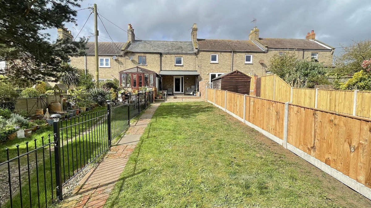Kessingland Cottage | 6 COASTAL COTTAGES, pet friendly, with a garden in Kessingland