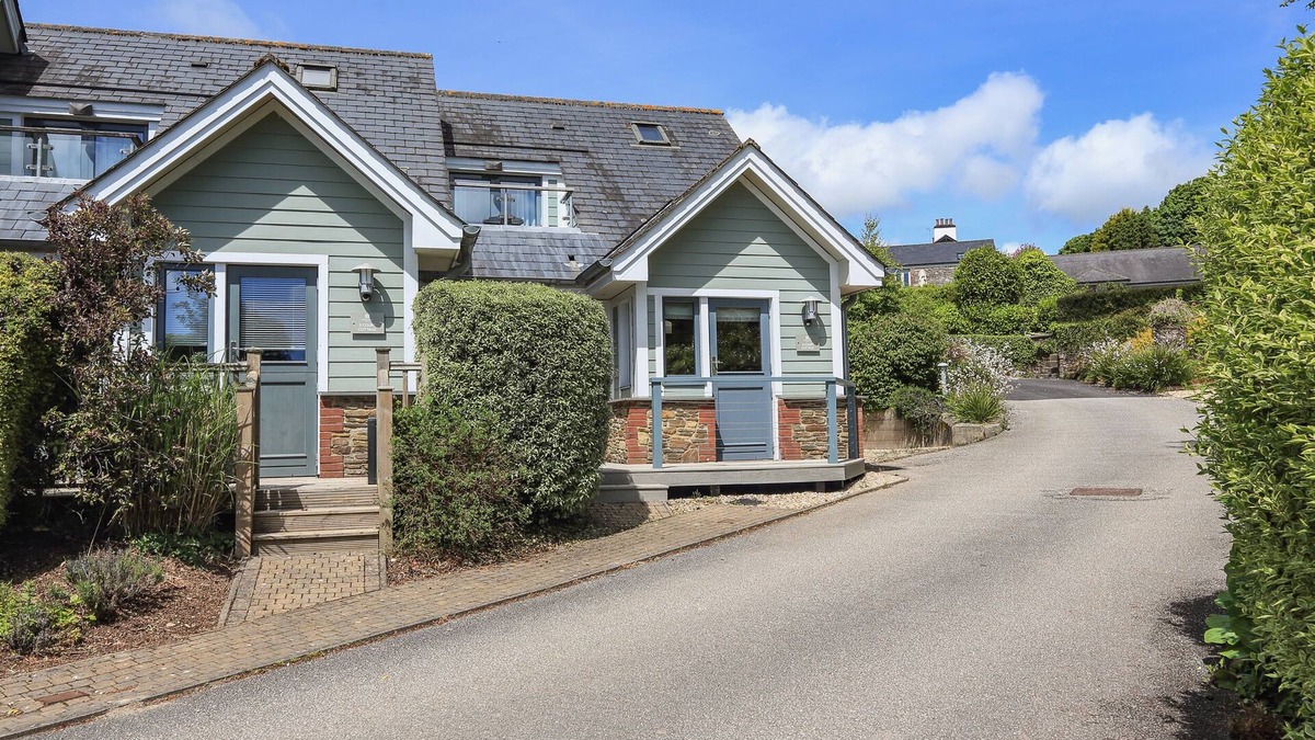 Bugford Cottage | 6 COURT COTTAGE, HILLFIELD VILLAGE, family friendly in Dartmouth