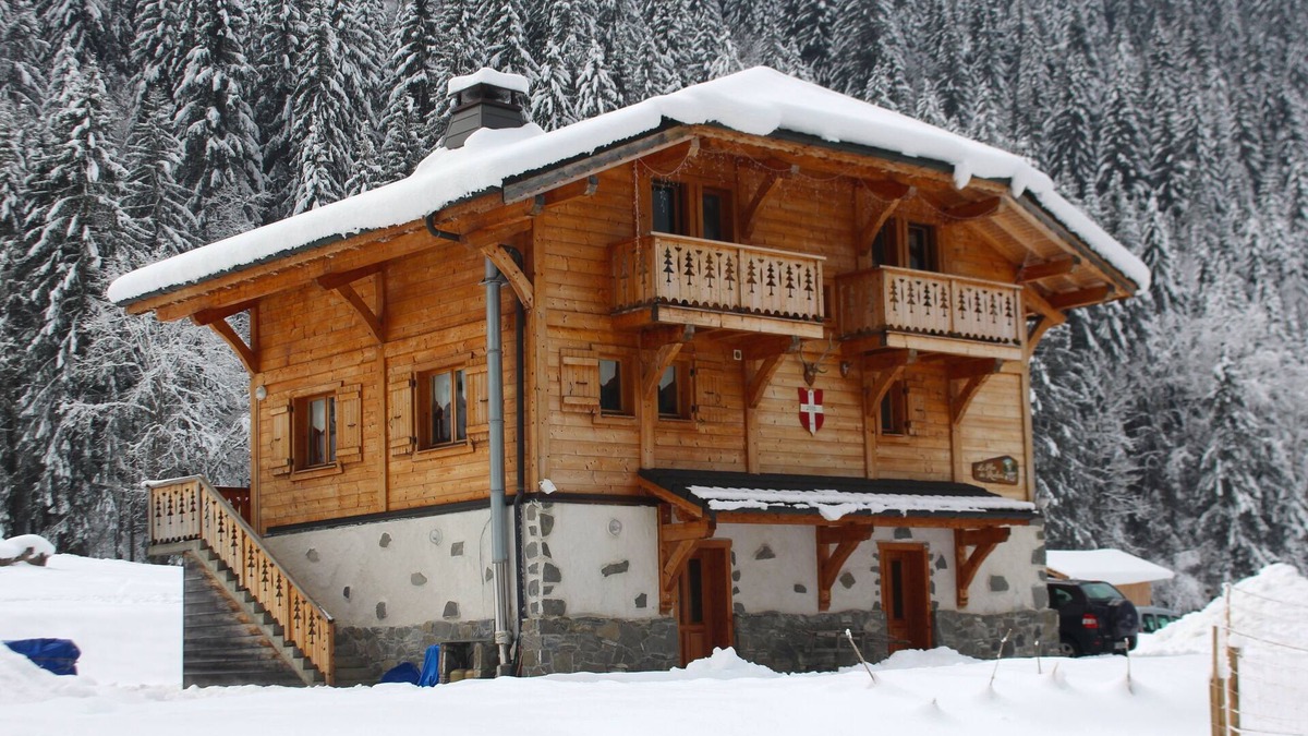 Les Prodains Ski Chalet | 6 en-suite bedrooms. Self catered prices shown and B & B or catered available