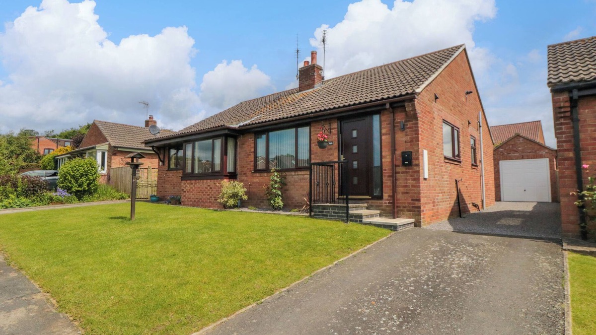 Ampleforth Cottage | 6 FAIRFAX CLOSE, family friendly, with a garden in Ampleforth