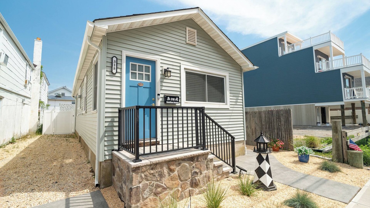 Seaside Heights House | 6 FREE season beach passes. All new in Seaside Heights with private driveway