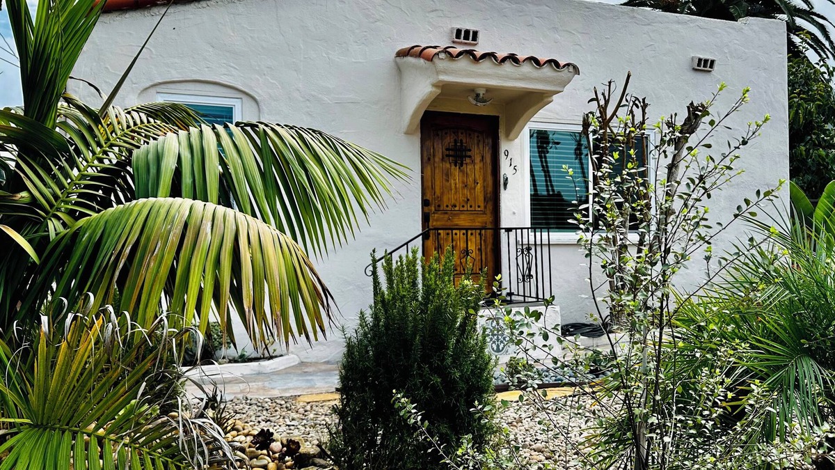 Alta Mesa House | 6 Guest, 3 Bedroom and 2 Bath House in seaside town of Santa Barbara